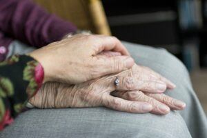 signs of essential tremor